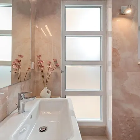 Gangadis Luxury House 1 *